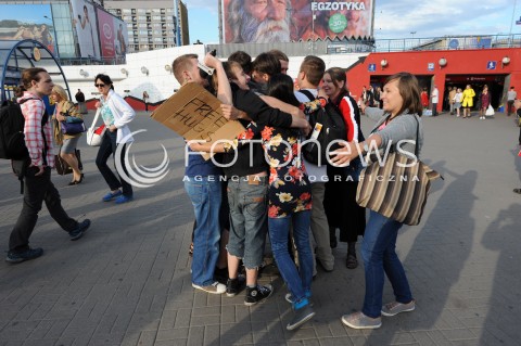  24.06.2014 WARSZAWA<br />MIEDZYNARODOWY DZIEN PRZYTULANIA<br />N/Z UCZESTNICY WYDARZENIA W CENTRUM MIASTA<br /> 