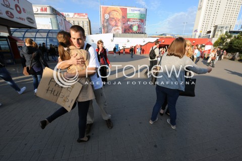  24.06.2014 WARSZAWA<br />MIEDZYNARODOWY DZIEN PRZYTULANIA<br />N/Z UCZESTNICY WYDARZENIA W CENTRUM MIASTA<br /> 