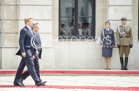  24.06.2014 CEREMONIA OFICJALNEGO POWITANIA NIDERLANDZKIEJ PARY KROLEWSKIEJ N/Z JKM WILLEM ALEXANDER PREZYDENT RP BRONISLAW KOMOROWSKI  