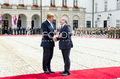  24.06.2014 CEREMONIA OFICJALNEGO POWITANIA NIDERLANDZKIEJ PARY KROLEWSKIEJ N/Z JKM WILLEM ALEXANDER PREZYDENT RP BRONISLAW KOMOROWSKI  