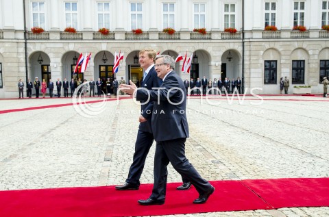  24.06.2014 CEREMONIA OFICJALNEGO POWITANIA NIDERLANDZKIEJ PARY KROLEWSKIEJ N/Z JKM WILLEM ALEXANDER PREZYDENT RP BRONISLAW KOMOROWSKI  