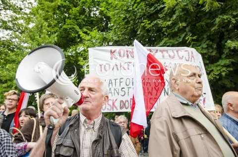 Antyrządowa demonstracja pod Kancelarią Premiera w Warszawie