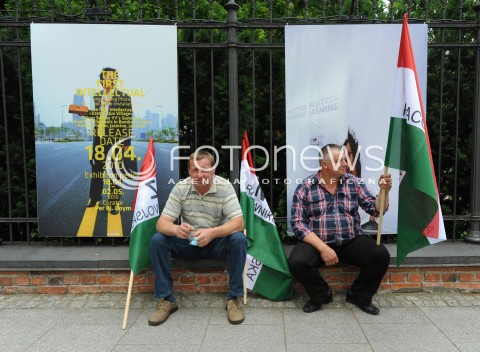  25.06.2014 WARSZAWA<br />PROTEST PRACOWNIKOW WOJSKA W SPRAWIE PODWYZEK<br />N/Z PROTESTUJACY ZMECZENI<br /> 