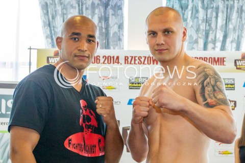  27.06.2014 RZESZOW BOKS <br />
WAZENIE PRZED WOJAK BOXING NIGHT W RZESZOWIE<br />
N/Z KRZYSZTOF GLOWACKI ISMAIL ABDOUL <br />
 