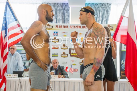  27.06.2014 RZESZOW BOKS <br />
WAZENIE PRZED WOJAK BOXING NIGHT W RZESZOWIE<br />
N/Z LUKASZ JANIK RICO HOYE<br />
 