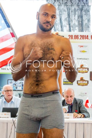  27.06.2014 RZESZOW BOKS <br />
WAZENIE PRZED WOJAK BOXING NIGHT W RZESZOWIE<br />
N/Z RICO HOYE<br />
 