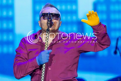  27.06.2014 RZESZOW <br />EUROPEJSKI STADION KULTURY NA STADIONIE MIEJSKIM W RZESZOWIE<br />W TYM ROKU KONCERT JEST WYRAZEM POPARCIA DLA UKRAINY<br />N/Z MUNIEK STASZCZYK ( ZESPOL TLOVE )<br /> 