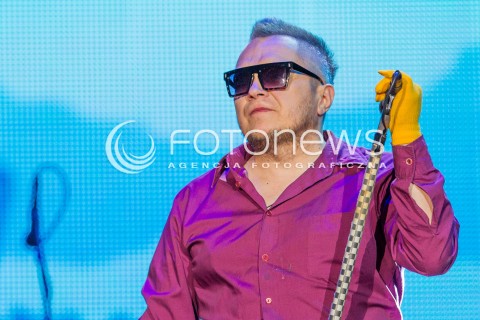  27.06.2014 RZESZOW <br />EUROPEJSKI STADION KULTURY NA STADIONIE MIEJSKIM W RZESZOWIE<br />W TYM ROKU KONCERT JEST WYRAZEM POPARCIA DLA UKRAINY<br />N/Z MUNIEK STASZCZYK ( ZESPOL TLOVE )<br /> 