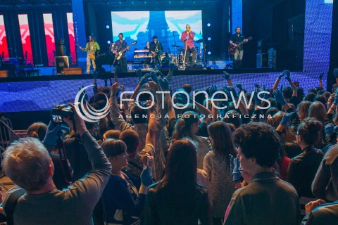  27.06.2014 RZESZOW <br />EUROPEJSKI STADION KULTURY NA STADIONIE MIEJSKIM W RZESZOWIE<br />W TYM ROKU KONCERT JEST WYRAZEM POPARCIA DLA UKRAINY<br />N/Z MUNIEK STASZCZYK ( ZESPOL TLOVE )<br /> 