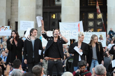 27.06.2014 WARSZAWA<br />PROTEST PRZECIWKO GOLGOTA PICNIC NA PLACU DEFILAD<br />N/Z AKTORZY<br /> 