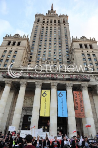  27.06.2014 WARSZAWA<br />PROTEST PRZECIWKO GOLGOTA PICNIC NA PLACU DEFILAD<br />N/Z PROTESTUJACY<br /> 