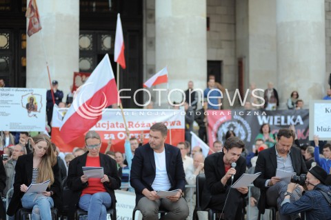  27.06.2014 WARSZAWA<br />PROTEST PRZECIWKO GOLGOTA PICNIC NA PLACU DEFILAD<br />N/Z TOMASZ KAROLAK<br /> 
