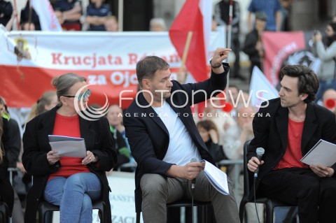  27.06.2014 WARSZAWA<br />PROTEST PRZECIWKO GOLGOTA PICNIC NA PLACU DEFILAD<br />N/Z TOMASZ KAROLAK<br /> 