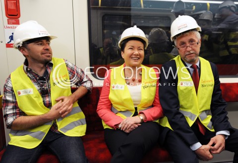  28.06.2014 WARSZAWA<br />PIERWSZY PRZEJAZD DRUGA LINIA METRA<br />N/Z PREZYDENT M.ST. WARSZAWY HANNA GRONKIEWICZ WALTZ JACEK WOJCIECHOWICZ MICHAL OLSZEWSKI<br /> 