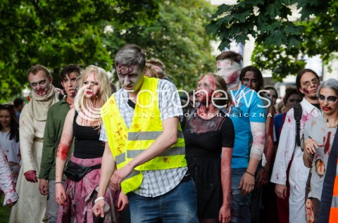  28.06.2014 WARSZAWA ZOMBIE WALK PO RAZ DZIESIATY W WARSZAWIE N/Z ZOMBIE UCZESTNICY  