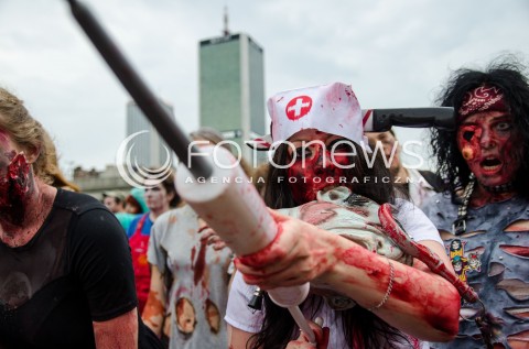  28.06.2014 WARSZAWA ZOMBIE WALK PO RAZ DZIESIATY W WARSZAWIE N/Z ZOMBIE UCZESTNICY  