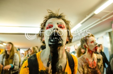  28.06.2014 WARSZAWA ZOMBIE WALK PO RAZ DZIESIATY W WARSZAWIE N/Z ZOMBIE UCZESTNICY  