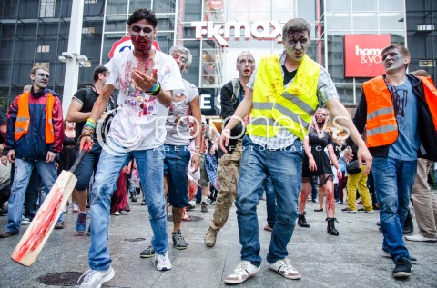  28.06.2014 WARSZAWA ZOMBIE WALK PO RAZ DZIESIATY W WARSZAWIE N/Z ZOMBIE UCZESTNICY  