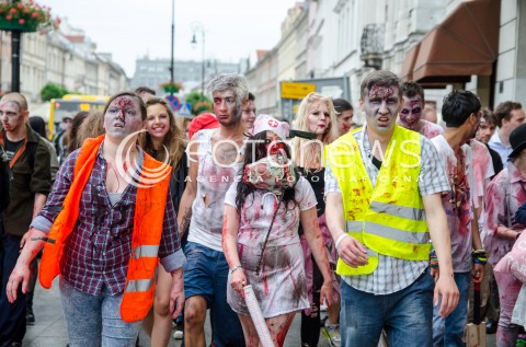  28.06.2014 WARSZAWA ZOMBIE WALK PO RAZ DZIESIATY W WARSZAWIE N/Z ZOMBIE UCZESTNICY  