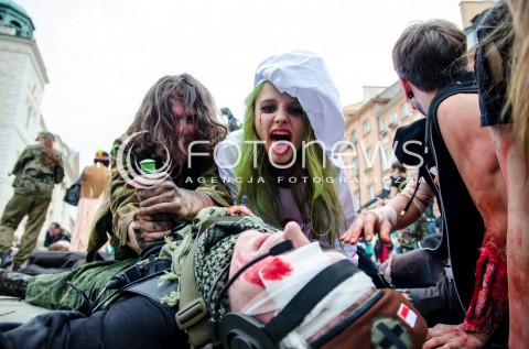  28.06.2014 WARSZAWA ZOMBIE WALK PO RAZ DZIESIATY W WARSZAWIE N/Z ZOMBIE ZOLNIERZE UCZESTNICY  