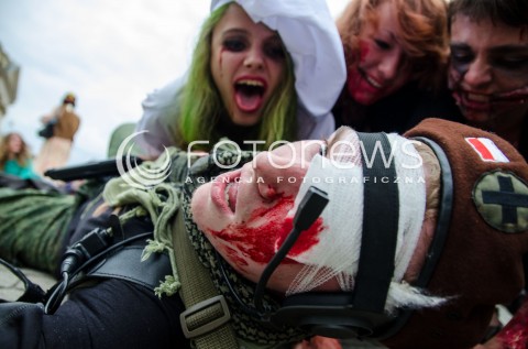  28.06.2014 WARSZAWA ZOMBIE WALK PO RAZ DZIESIATY W WARSZAWIE N/Z ZOMBIE ZOLNIERZE UCZESTNICY  