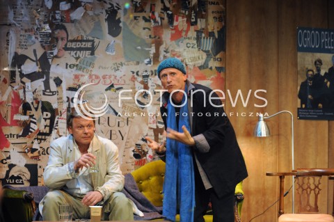  02.07.2014 WARSZAWA<br />PROBA MEDIALNA SPEKTAKLU UWAGA PUBLICZNOSC W OCH TEATR<br />N/Z SZYMON KUSMIDER ANDRZEJ PIECZYNSKI<br /> 
