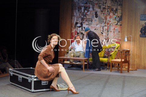  02.07.2014 WARSZAWA<br />PROBA MEDIALNA SPEKTAKLU UWAGA PUBLICZNOSC W OCH TEATR<br />N/Z MARIA SEWERYN ANDRZEJ PIECZYNSKI SZYMON KUSMIDER<br /> 