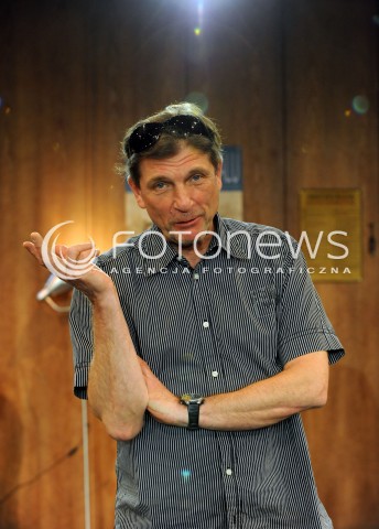  02.07.2014 WARSZAWA<br />PROBA MEDIALNA SPEKTAKLU UWAGA PUBLICZNOSC W OCH TEATR<br />N/Z EDWARD WOJTASZEK<br /> 