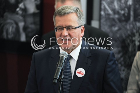  04.07.2014 WARSZAWA<br />UROCZYSTOSCI 25 - LECIA ODRODZONEGO SENATU<br />OTWARCIE WYSTAWY POLSKIE PRZEMIANY W OBIEKTYWIE ERAZMA CIOLKA W SENACIE<br />N/Z PREZYDENT RP BRONISLAW KOMOROWSKI<br /> 