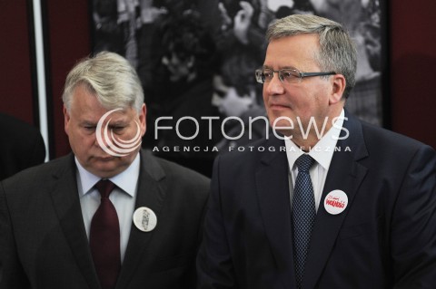  04.07.2014 WARSZAWA<br />UROCZYSTOSCI 25 - LECIA ODRODZONEGO SENATU<br />OTWARCIE WYSTAWY POLSKIE PRZEMIANY W OBIEKTYWIE ERAZMA CIOLKA W SENACIE<br />N/Z MARSZALEK SENATU BOGDAN BORUSEWICZ PREZYDENT RP BRONISLAW KOMOROWSKI<br /> 