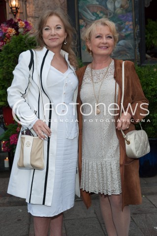  11.07.2014 WARSZAWA RESTAURACJA U FUKIERA <br />MAGDA GESSLER PROMUJE SWOJ PRZEWODNIK<br />N/Z LAURA LACZ MAGDALENA ZAWADZKA<br /> 