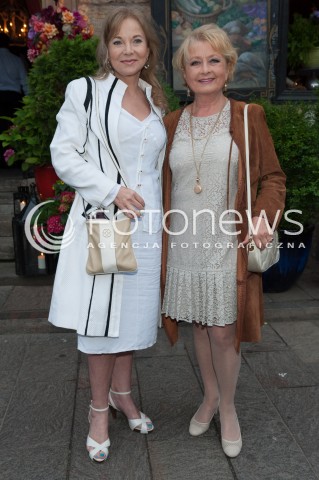  11.07.2014 WARSZAWA RESTAURACJA U FUKIERA <br />MAGDA GESSLER PROMUJE SWOJ PRZEWODNIK<br />N/Z LAURA LACZ MAGDALENA ZAWADZKA<br /> 