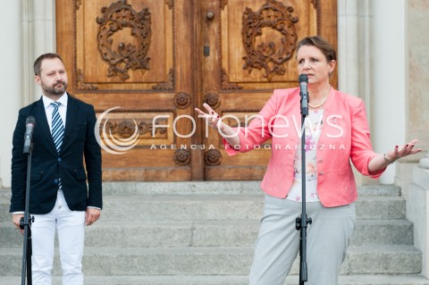  16.07.2014 WARSZAWA<br />KONFERENCJA MINISTER KULTURY I DZIEDZICTWA NARODOWEGO W SPRAWIE REWITALIZACJI PALACU KRASINSKICH<br />N/Z MINISTER KULTURY I DZIEDZICTWA NARODOWEGO MALGORZATA OMILANOWSKA DYREKTOR BIBLIOTEKI NARODOWEJ TOMASZ MAKOWSKI<br /> 