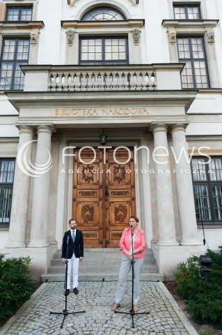  16.07.2014 WARSZAWA<br />KONFERENCJA MINISTER KULTURY I DZIEDZICTWA NARODOWEGO W SPRAWIE REWITALIZACJI PALACU KRASINSKICH<br />N/Z MINISTER KULTURY I DZIEDZICTWA NARODOWEGO MALGORZATA OMILANOWSKA DYREKTOR BIBLIOTEKI NARODOWEJ TOMASZ MAKOWSKI<br /> 