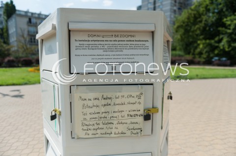  16.07.2014 WARSZAWA<br />AKCJA DOMNI BEZDOMNI<br />NA PLACU DABROWSKIEGO POJAWILA SIE SKRZYNKA GDZIE LUDZIE MOGA PODAROWAC PRODUKTY DLA LUDZI BEZDOMNYCH<br />N/Z SKRZYNKA NA DARY DLA LUDZI BEZDOMNYCH<br /> 