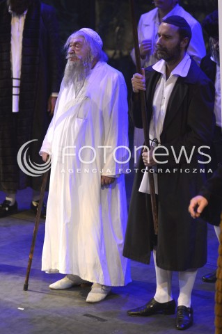  23.08.2013 WARSZAWA TEATR ZYDOWSKI<br />SPEKTAKL DYBUK CZYLI NA POGRANICZU DWOCH SWIATOW<br />N/Z SZYMON SZURMIEJ<br /> 