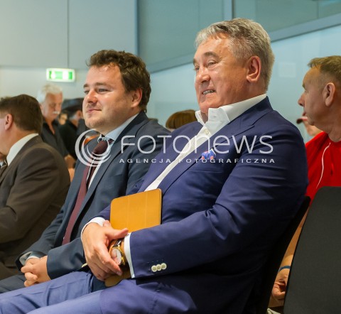  17.07.2014 LOTNISKO JASIONKA <br />KONFERENCJA PRASOWA LINII LOTNICZYCH 4YOU AIRLINES W SPRAWIE URUCHOMIENIA NOWYCH POLACZEN  Z PORTU LOTNICZEGO RZESZOW JASIONKA<br />N/Z SYLWESTER STRZYLAK - PREZES 4YOU AIRLINES (P), MICHAL MIKOLAJCZAK - WICEPREZES 4YOU AIRLINES (L)<br /> 