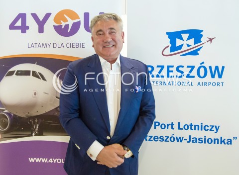  17.07.2014 LOTNISKO JASIONKA <br />KONFERENCJA PRASOWA LINII LOTNICZYCH 4YOU AIRLINES W SPRAWIE URUCHOMIENIA NOWYCH POLACZEN  Z PORTU LOTNICZEGO RZESZOW JASIONKA<br />N/Z SYLWESTER STRZYLAK - PREZES 4YOU AIRLINES<br /> 