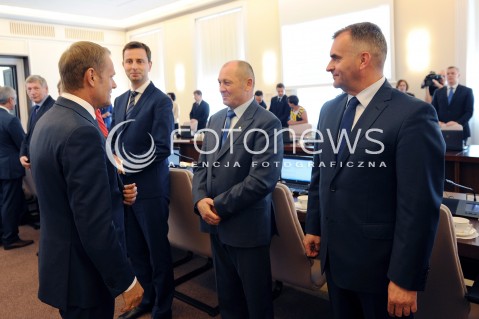  22.07.2014 WARSZAWA <br />POSIEDZENIE RADY MINISTROW<br />N/Z PREMIER PREZES RADY MINISTROW DONALD TUSK MINISTER ROLNICTWA I ROZWOJU WSI MAREK SAWICKI MINISTER SKARBU PANSTWA WLODZIMIERZ KARPINSKI<br /> 