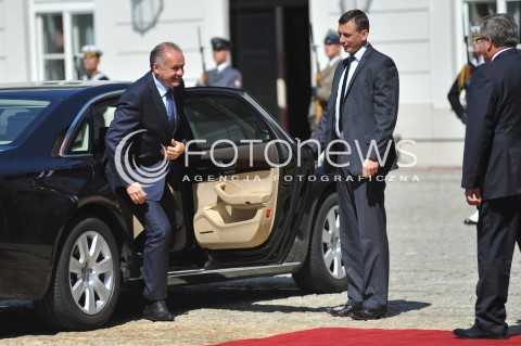  22.07.2014 WARSZAWA<br />SPOTKANIE PREZYDENTOW GRUPY WYSZEHRADZKIEJ<br />N/Z ANDREJ KISKA BRONISLAW KOMOROWSKI<br /> 