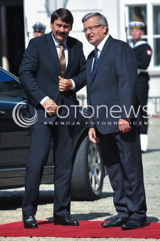  22.07.2014 WARSZAWA<br />SPOTKANIE PREZYDENTOW GRUPY WYSZEHRADZKIEJ<br />N/Z JANOS ADER PREZYDENT RP BRONISLAW KOMOROWSKI<br /> 