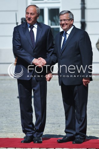  22.07.2014 WARSZAWA<br />SPOTKANIE PREZYDENTOW GRUPY WYSZEHRADZKIEJ<br />N/Z ANDRIS BERZINS PREZYDENT RP BRONISLAW KOMOROWSKI<br /> 
