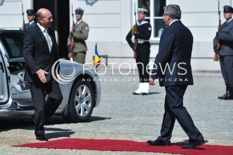  22.07.2014 WARSZAWA<br />SPOTKANIE PREZYDENTOW GRUPY WYSZEHRADZKIEJ<br />N/Z TRAIAN BASESCU PREZYDENT RP BRONISLAW KOMOROWSKI<br /> 