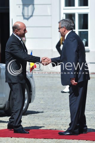  22.07.2014 WARSZAWA<br />SPOTKANIE PREZYDENTOW GRUPY WYSZEHRADZKIEJ<br />N/Z TRAIAN BASESCU PREZYDENT RP BRONISLAW KOMOROWSKI<br /> 