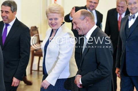  22.07.2014 WARSZAWA<br />SPOTKANIE PREZYDENTOW GRUPY WYSZEHRADZKIEJ<br />N/Z DALIA GRYBAUSKAITE TRAIAN BASESCU<br /> 
