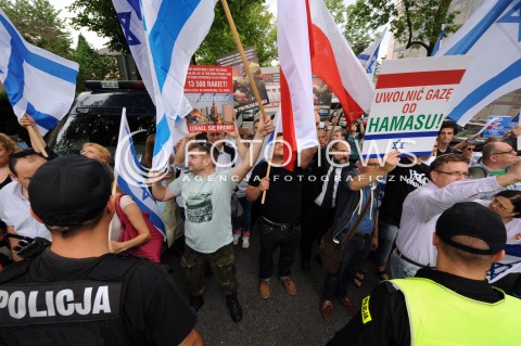  25.07.2014 WARSZAWA<br />MANIFESTACJA W SPRAWIE WOLNEJ PALESTYNY<br />N/Z PROTESTUJACY PRZECIWKO WOJNIE ZYDZI MICHAEL SCHUDRICH NACZELNY RABIN POLSKI<br /> 