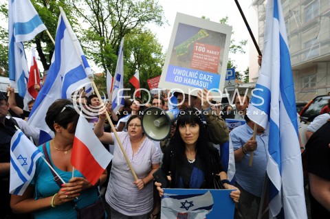  25.07.2014 WARSZAWA<br />MANIFESTACJA W SPRAWIE WOLNEJ PALESTYNY<br />N/Z PROTESTUJACY PRZECIWKO WOJNIE ZYDZI<br /> 