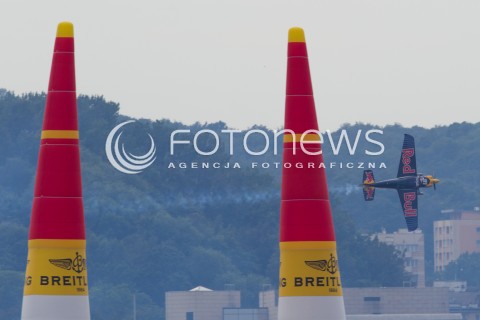  26.07.2014 GDYNIA<br />MISTRZOSTWA SWIATA RED BULL AIR RACE W GDYNII<br />Red Bull Air Race World Championship 2014 in Gdynia, Poland<br />N/Z PETER BESENYEI - SAMOLOT CORVUS RACER 540<br /> 