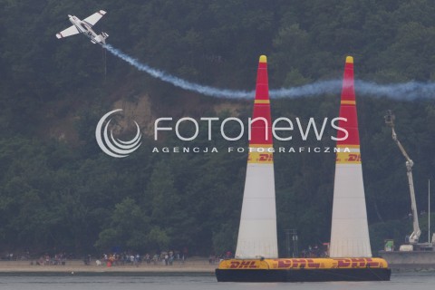  26.07.2014 GDYNIA<br />
MISTRZOSTWA SWIATA RED BULL AIR RACE W GDYNII<br />
Red Bull Air Race World Championship 2014 in Gdynia, Poland<br />
N/Z MARTIN SONKA - SAMOLOT EDGE 540 V3<br />
 