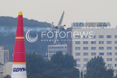  26.07.2014 GDYNIA<br />MISTRZOSTWA SWIATA RED BULL AIR RACE W GDYNII<br />Red Bull Air Race World Championship 2014 in Gdynia, Poland<br />N/Z HANNES ARCH - SAMOLOT EDGE 540 V3<br /> 